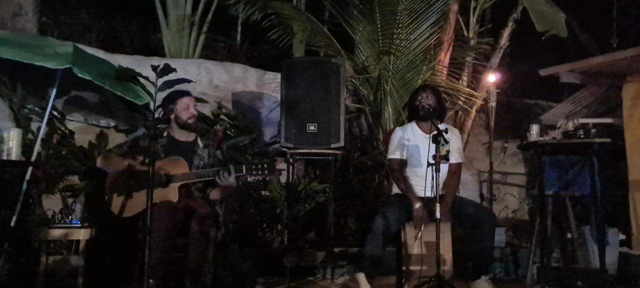 Sintonia Surf Hostel E Bar Убатуба Екстериор снимка